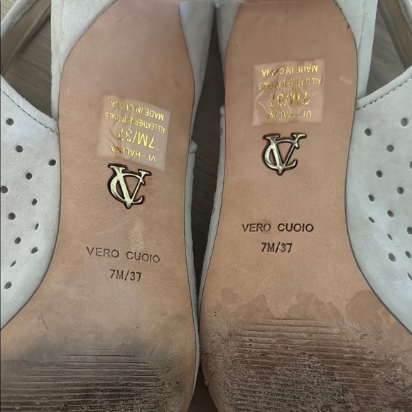 Elegant Beige Peep-Toe Heels - Picture 3 of 6